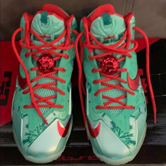 lebron christmas edition shoes